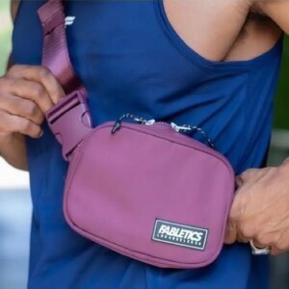 Fabletics Merlot Belt Bag Fanny Pack OS Adjustable Waist Travel Gym Zip Pocket